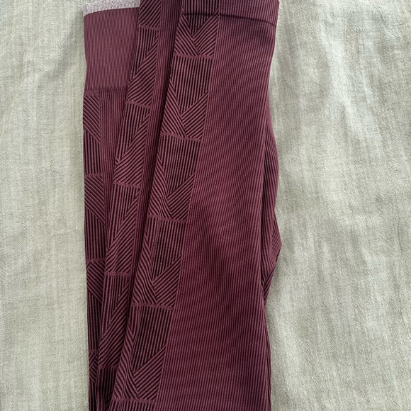 Vuori Ribbed Leggings in Burgundy - Picture 3 of 7